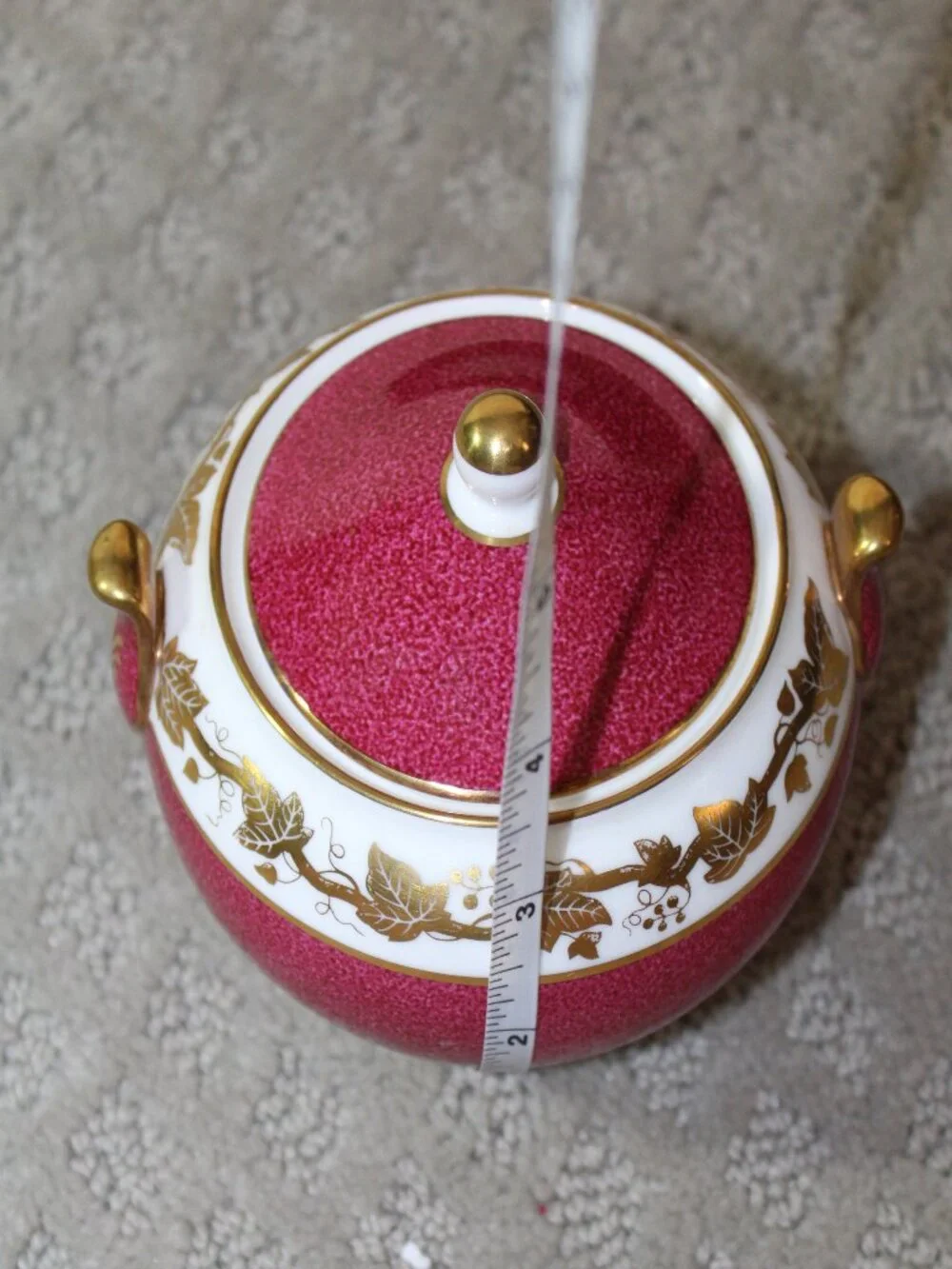 Wedgwood Whitehall W3994 Bone China Powder Ruby Sugar Bowl & Lid